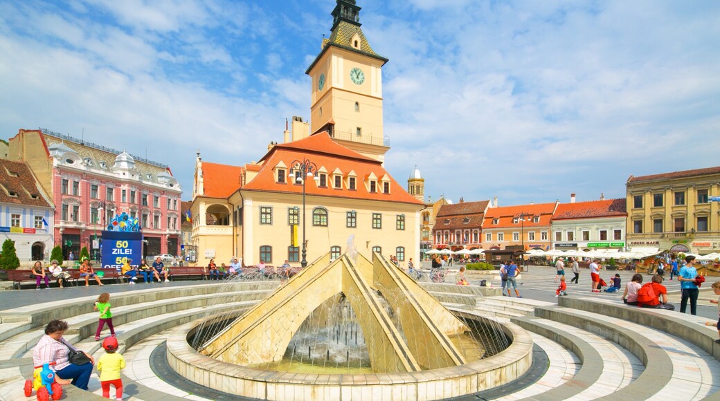 Brasov caratteristiche di città, architettura d\'epoca e edificio amministrativo