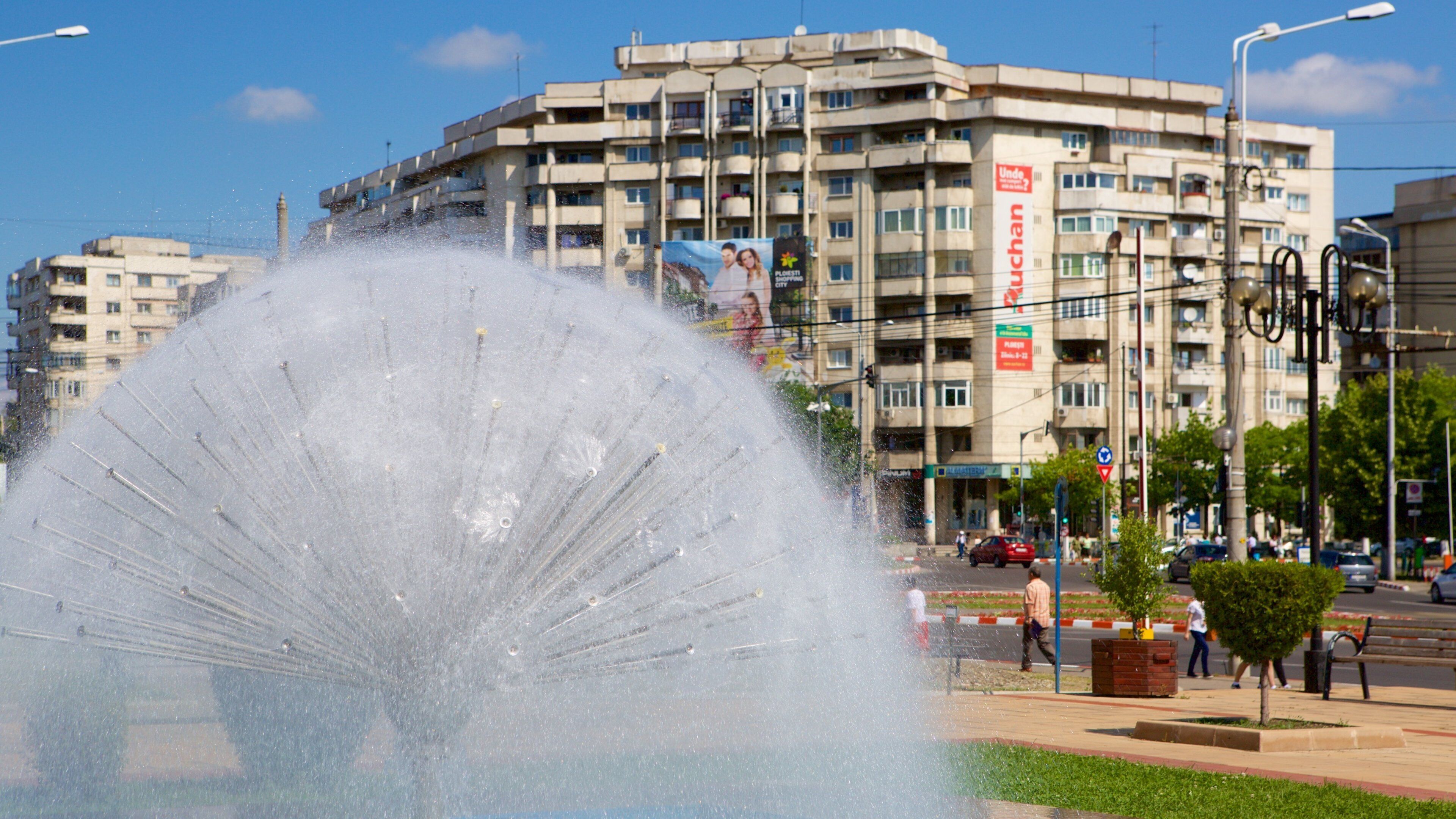 Ploiesti which includes a fountain
