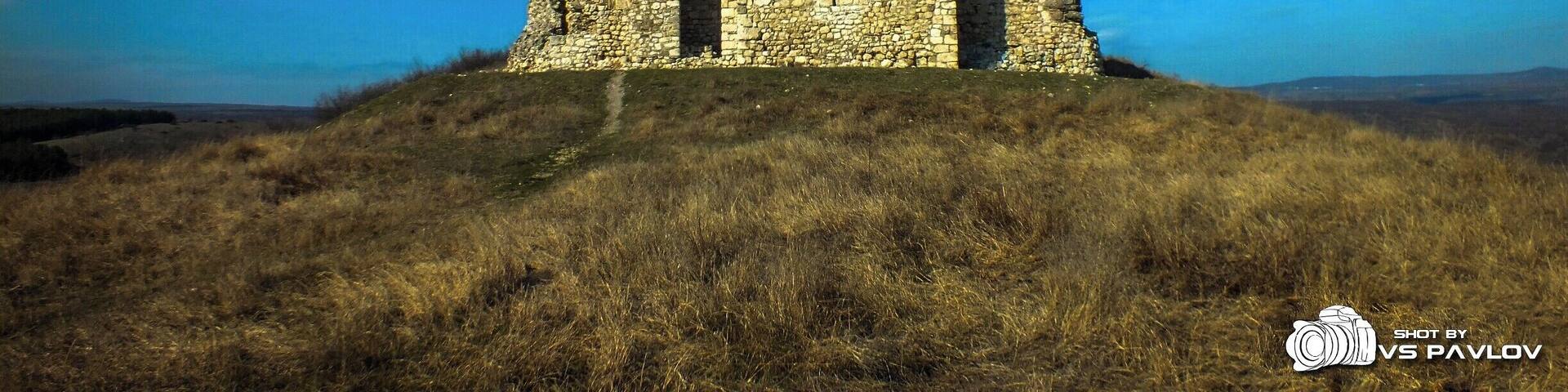 The fortress Bukelon is located near the village of Matochina, the municipality of Svilengrad. The fortress is situated on a high hill, in the north end of the village and is encircling the whole ridge with its length of 150 meters and width of 60 meters. With its 18 meters height, the fortress Bukelon is an impressive and majestic view among the surrounding landscape. The citadel itself has the form of a cross, and the shorter part of the cross is oriented towards east, and the longer - towards west.
In the year of 387 there was a great battle which took place here between the armies of the Emperor Valens and the Goths that ended with the complete rout of the Roman army and the death of the emperor.
Here in 1205, the army of tsar Kaloyan defeated the army of the knight - crusaders, and captured their leader - Emperor Baldwin of Flanders. The legend says that the emperor had spent his first night as a prisoner into this fortress. That is the reason why it is also known as the Baldwin Tower among the people living in this area.