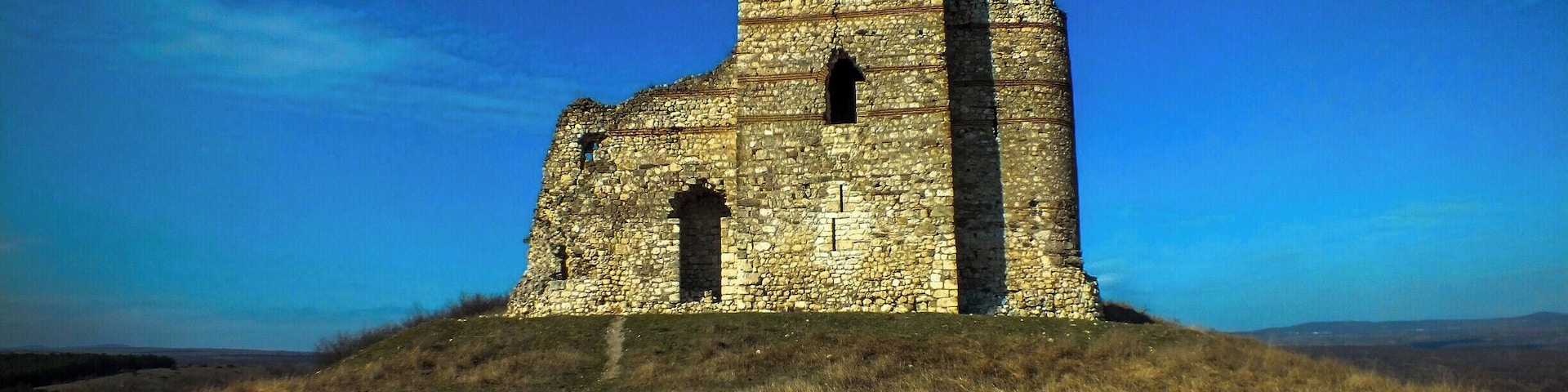 The fortress Bukelon is located near the village of Matochina, the municipality of Svilengrad. The fortress is situated on a high hill, in the north end of the village and is encircling the whole ridge with its length of 150 meters and width of 60 meters. With its 18 meters height, the fortress Bukelon is an impressive and majestic view among the surrounding landscape. The citadel itself has the form of a cross, and the shorter part of the cross is oriented towards east, and the longer - towards west.
In the year of 387 there was a great battle which took place here between the armies of the Emperor Valens and the Goths that ended with the complete rout of the Roman army and the death of the emperor.
Here in 1205, the army of tsar Kaloyan defeated the army of the knight - crusaders, and captured their leader - Emperor Baldwin of Flanders. The legend says that the emperor had spent his first night as a prisoner into this fortress. That is the reason why it is also known as the Baldwin Tower among the people living in this area.