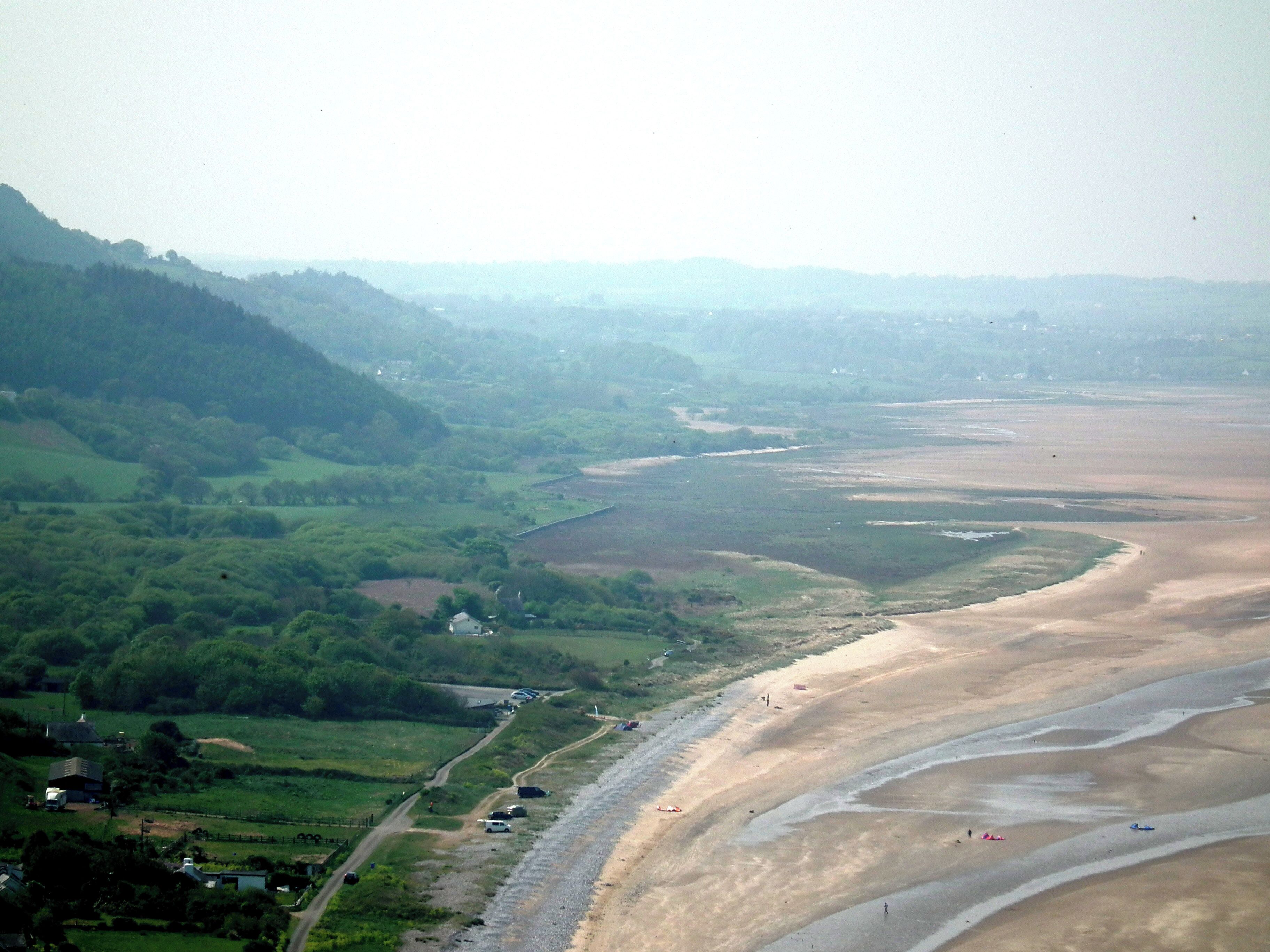 Traeth Coch o'r bryn