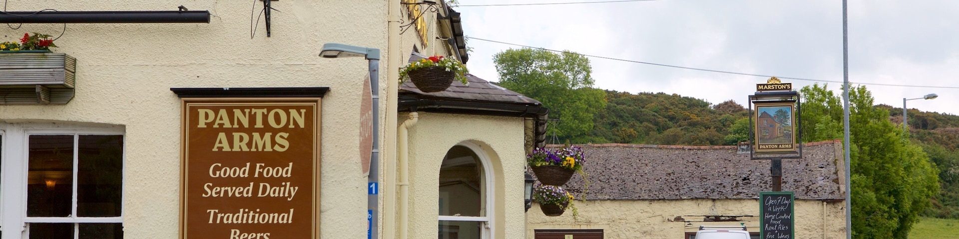 Pentraeth mostrando jantar fora e sinalização