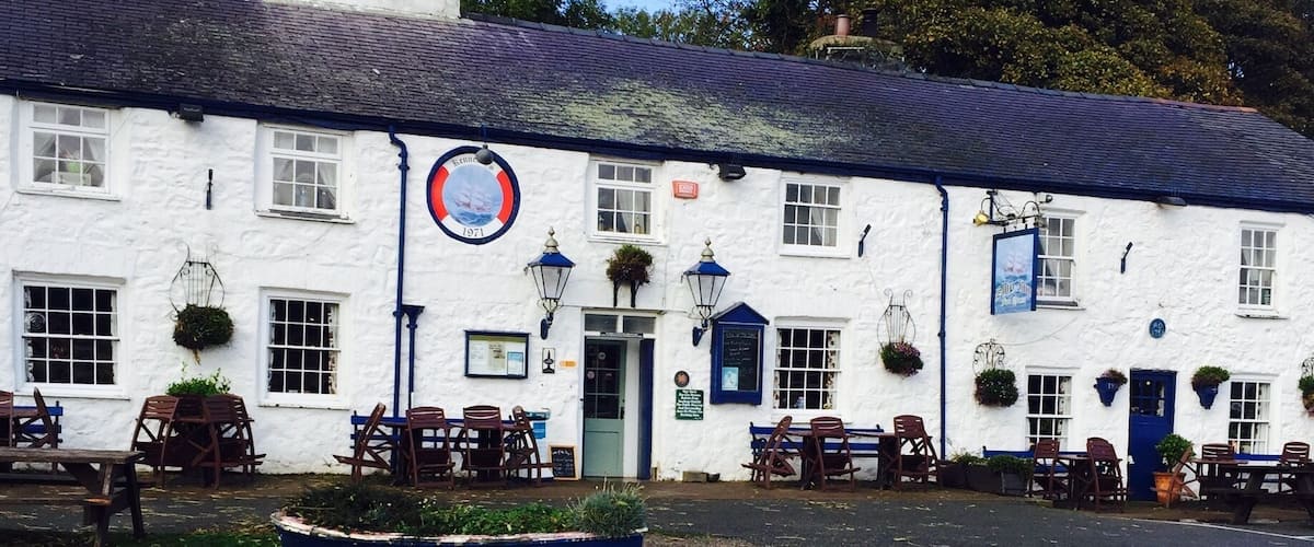 #pub by the #beach great even if the weather isn't that great. Tide is out #walk for miles #anglesey