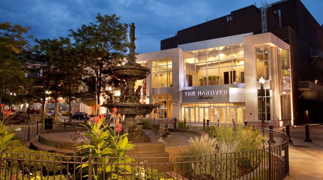 Worcester welches beinhaltet bei Nacht, Springbrunnen und moderne Architektur