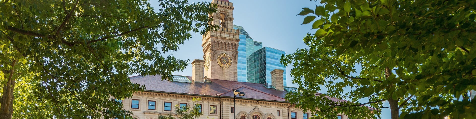 Worcester showing a park, heritage architecture and an administrative buidling