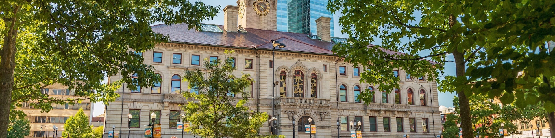 Worcester showing a park, heritage architecture and an administrative buidling
