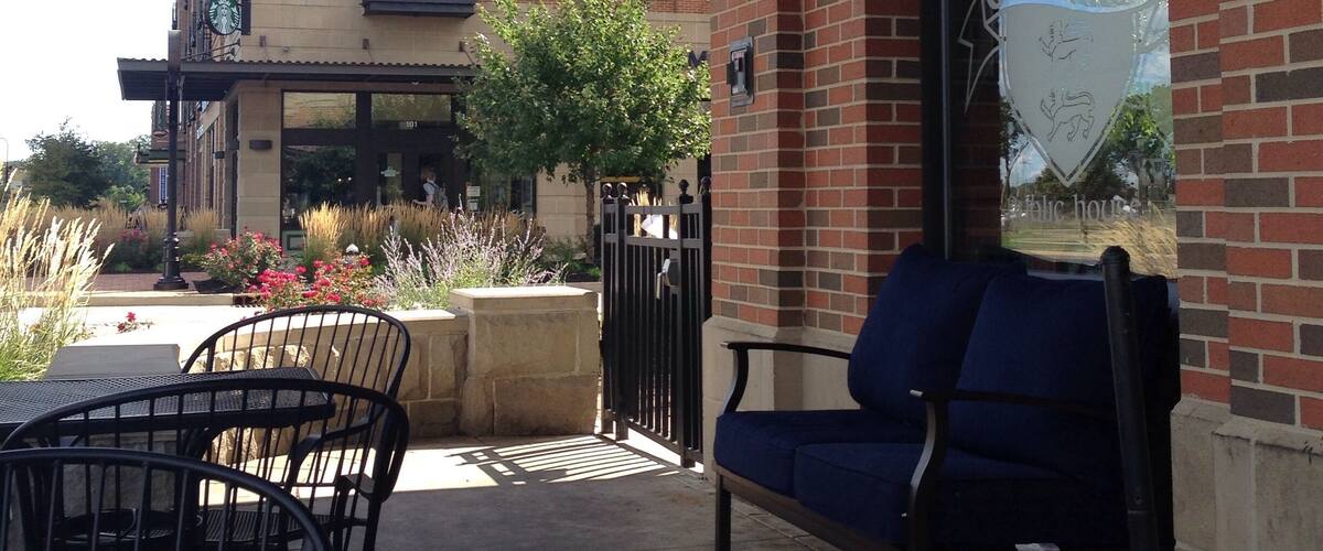 Eddy Street Commons is a retail/apartment planned development on the edge of the University of Notre Dame campus that includes this Irish pub which offers Sunday brunch and allows dogs on the patio!