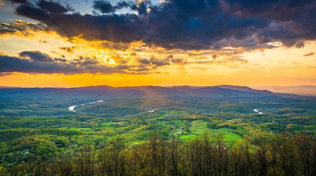 Sunset over the Shenandoah Valley from Skyline Drive in Shenando