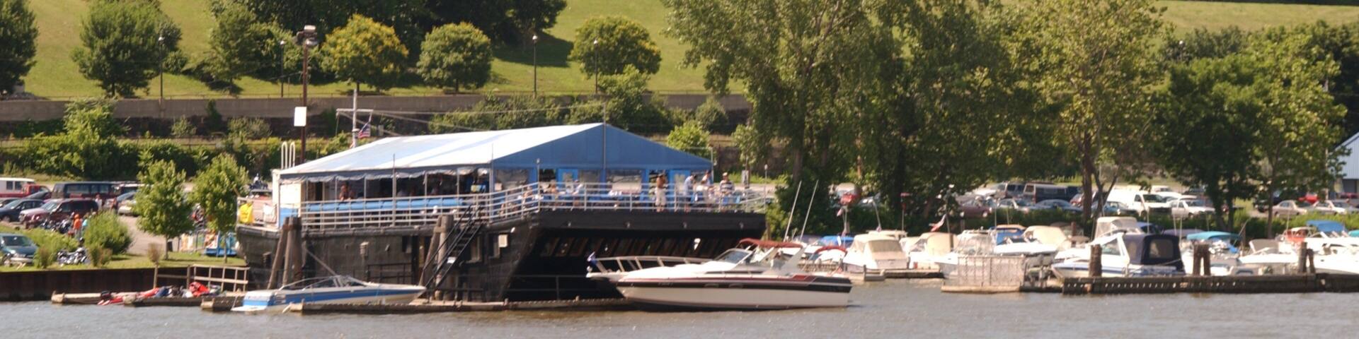 Newburgh which includes a marina and boating