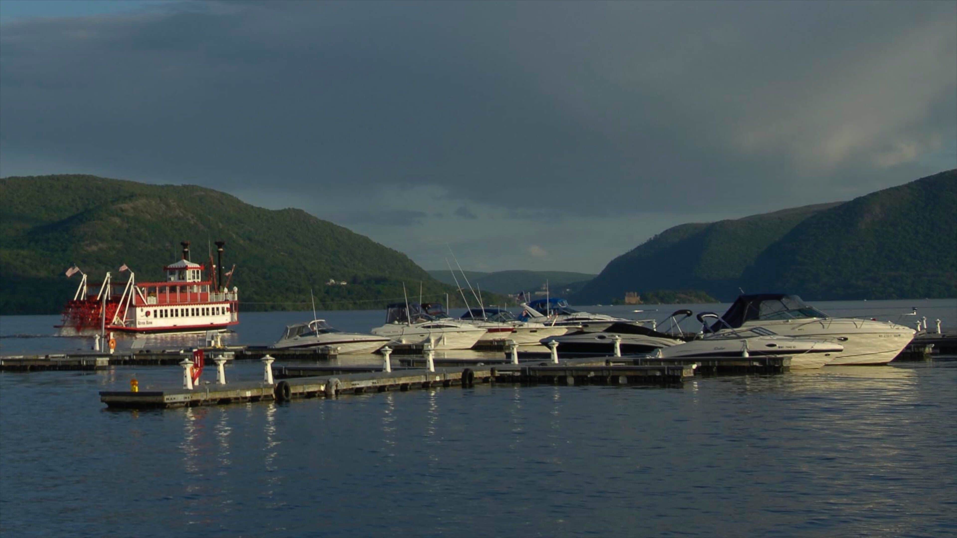 Newburgh showing mountains, a bay or harbor and boating