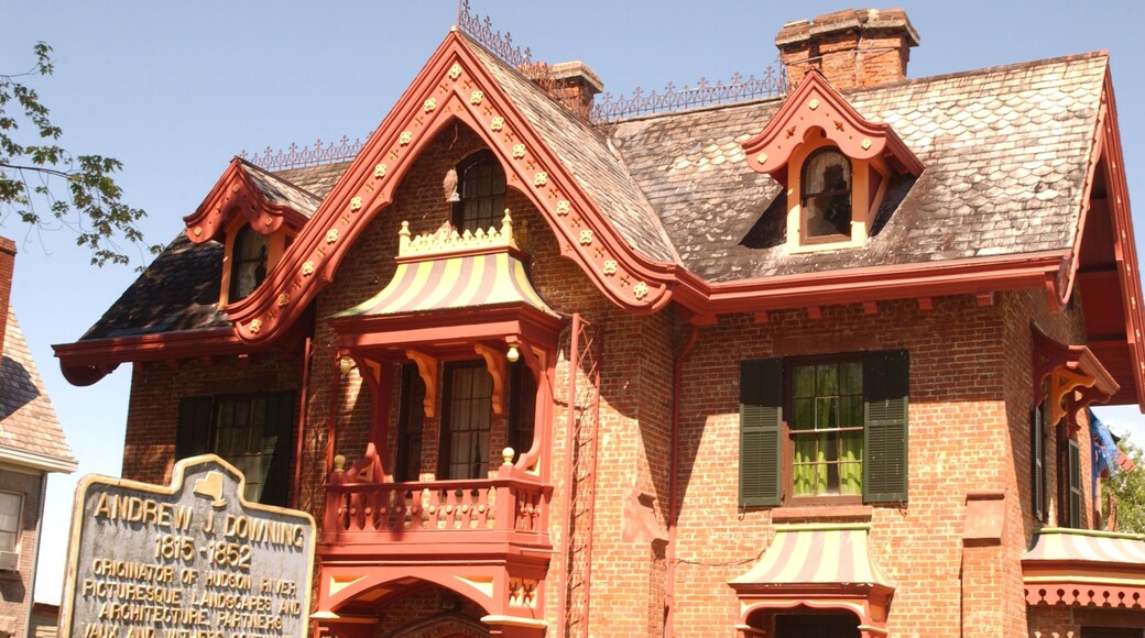 Newburgh featuring a house, heritage architecture and signage