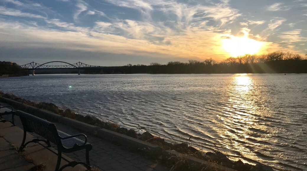 Sunset at Riverside Park, La Crosse, WI
#sunset #riversidepark #lacrosse #Golden #MississippiRiver #LifeAtExpedia