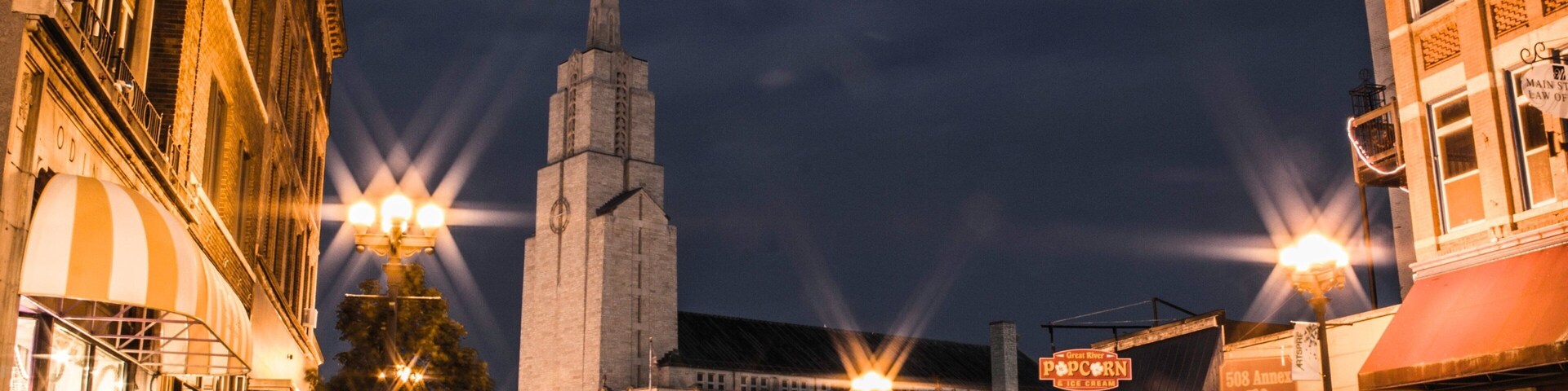 La Crosse featuring a city and street scenes