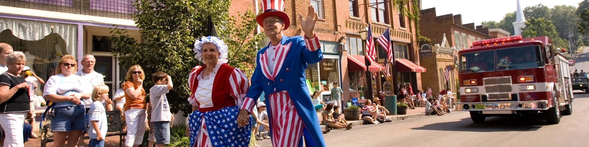 Tri-Cities featuring a festival and street scenes as well as a couple