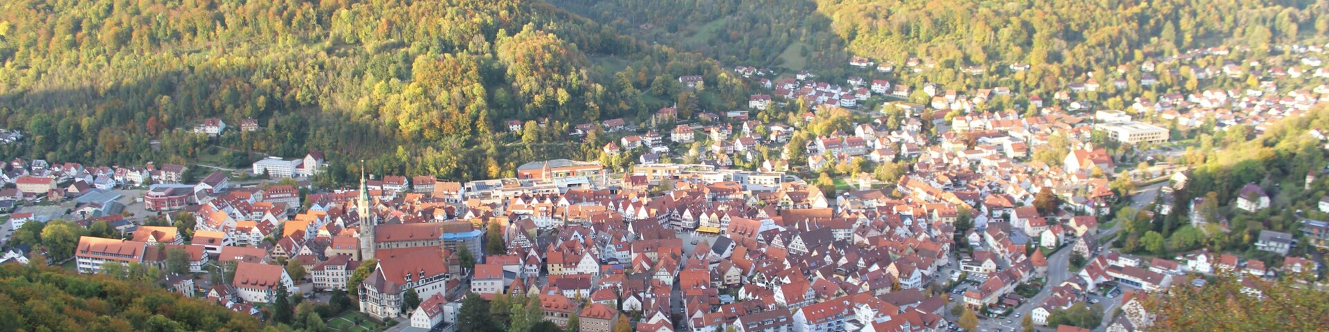 Bad Urach vom östlichen Hannerfels Camera location 48° 29′ 13.15″ N, 9° 23′ 50.54″ E View this and other nearby images on: OpenStreetMap - Google Earth 48.486985; 9.397371
