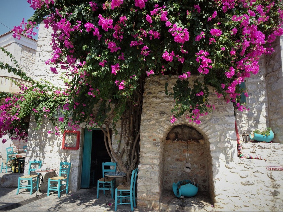 Areopoli is the capital of the Mani in the Peloponnese. It owes its name to the war god Ares. Areopoli Is divided into an old and a new part. Most houses have the recognizable Mani architecture and are built with local rock. The cozy centre has a village square, cobblestone shopping streets and nice bars like this one. #Trovember