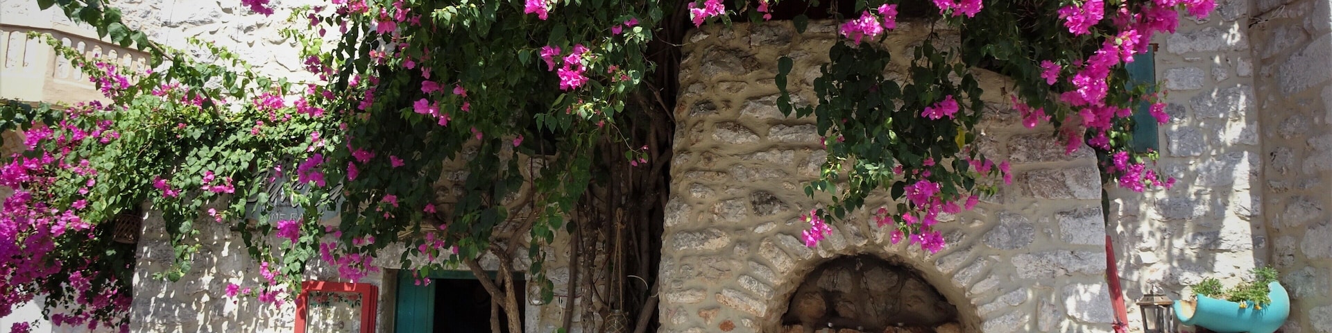 Areopoli is the capital of the Mani in the Peloponnese. It owes its name to the war god Ares. Areopoli Is divided into an old and a new part. Most houses have the recognizable Mani architecture and are built with local rock. The cozy centre has a village square, cobblestone shopping streets and nice bars like this one. #Trovember