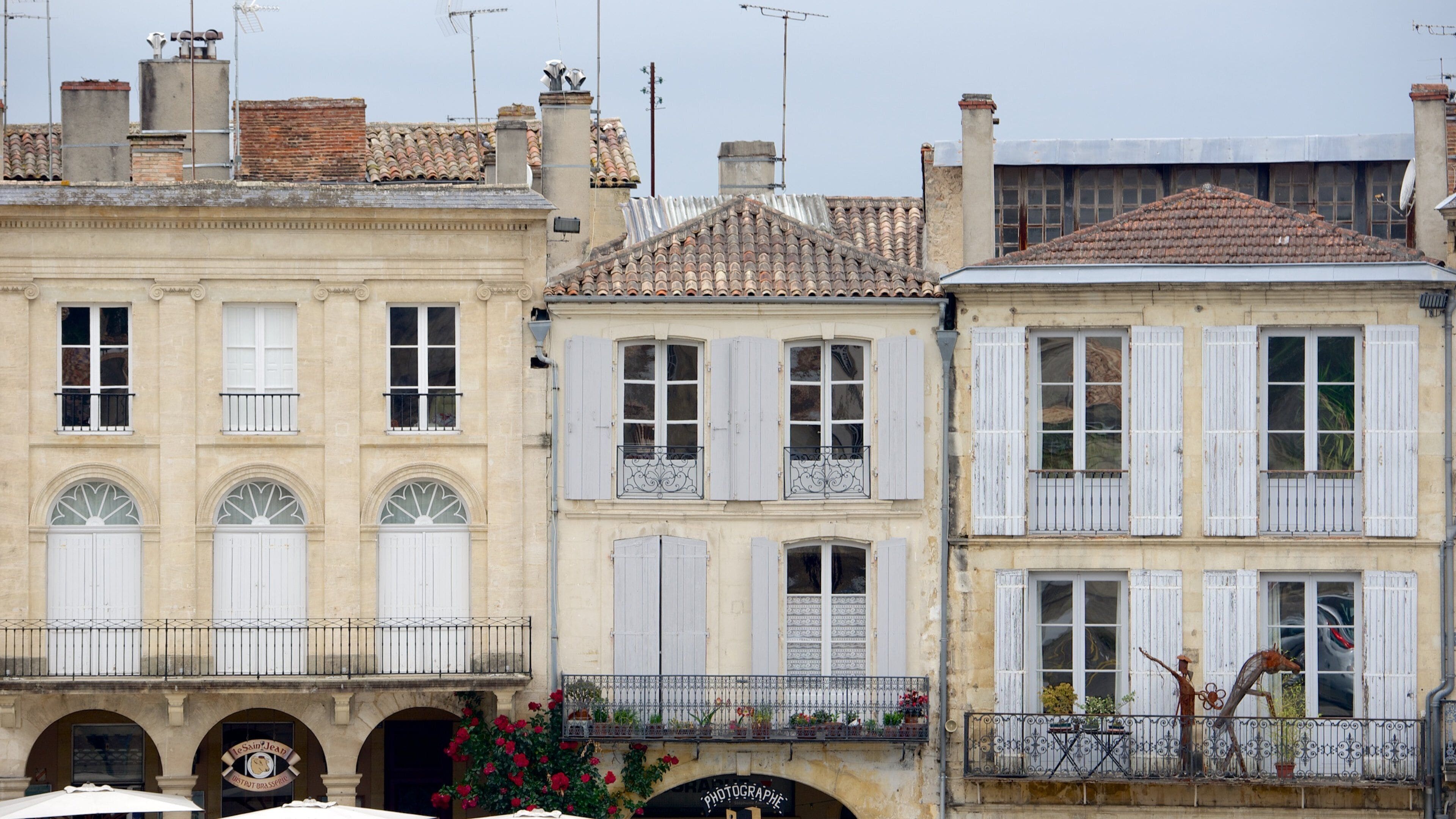 Bazas ofreciendo elementos del patrimonio
