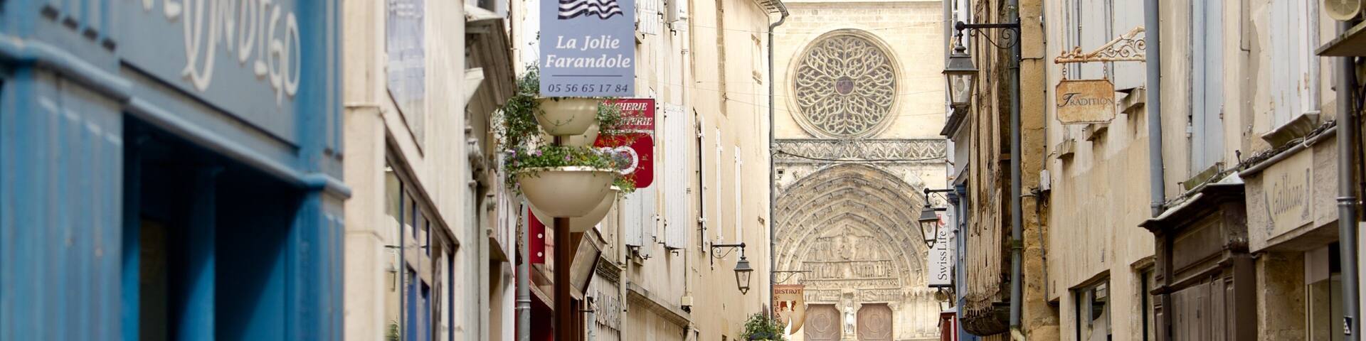 Bazas welches beinhaltet Geschichtliches sowie Paar