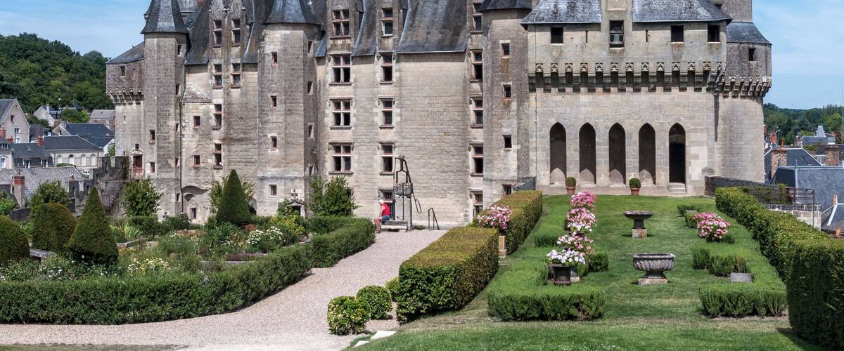 This building is indexed in the Base Mérimée, a database of architectural heritage maintained by the French Ministry of Culture, under the reference PA00097795 .