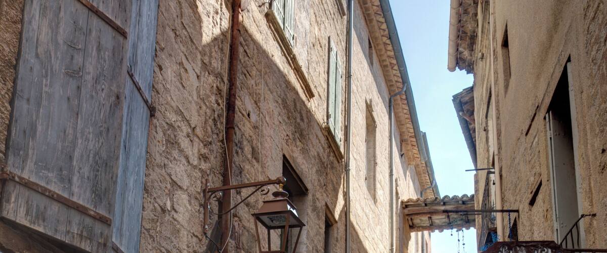 Narrow street in Pezenas