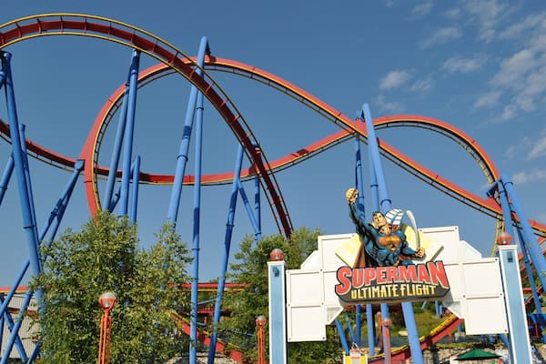 Six Flags Over Georgia which includes signage and rides