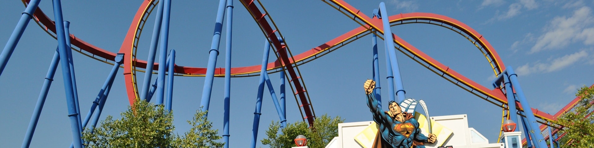 Six Flags Over Georgia which includes signage and rides
