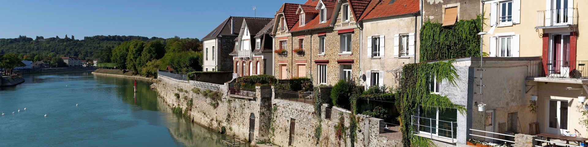 Marne river quai in La ferte-sous-Jouarre village
