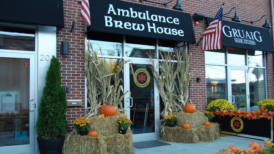 Mahwah - Nanuet which includes a bar and signage