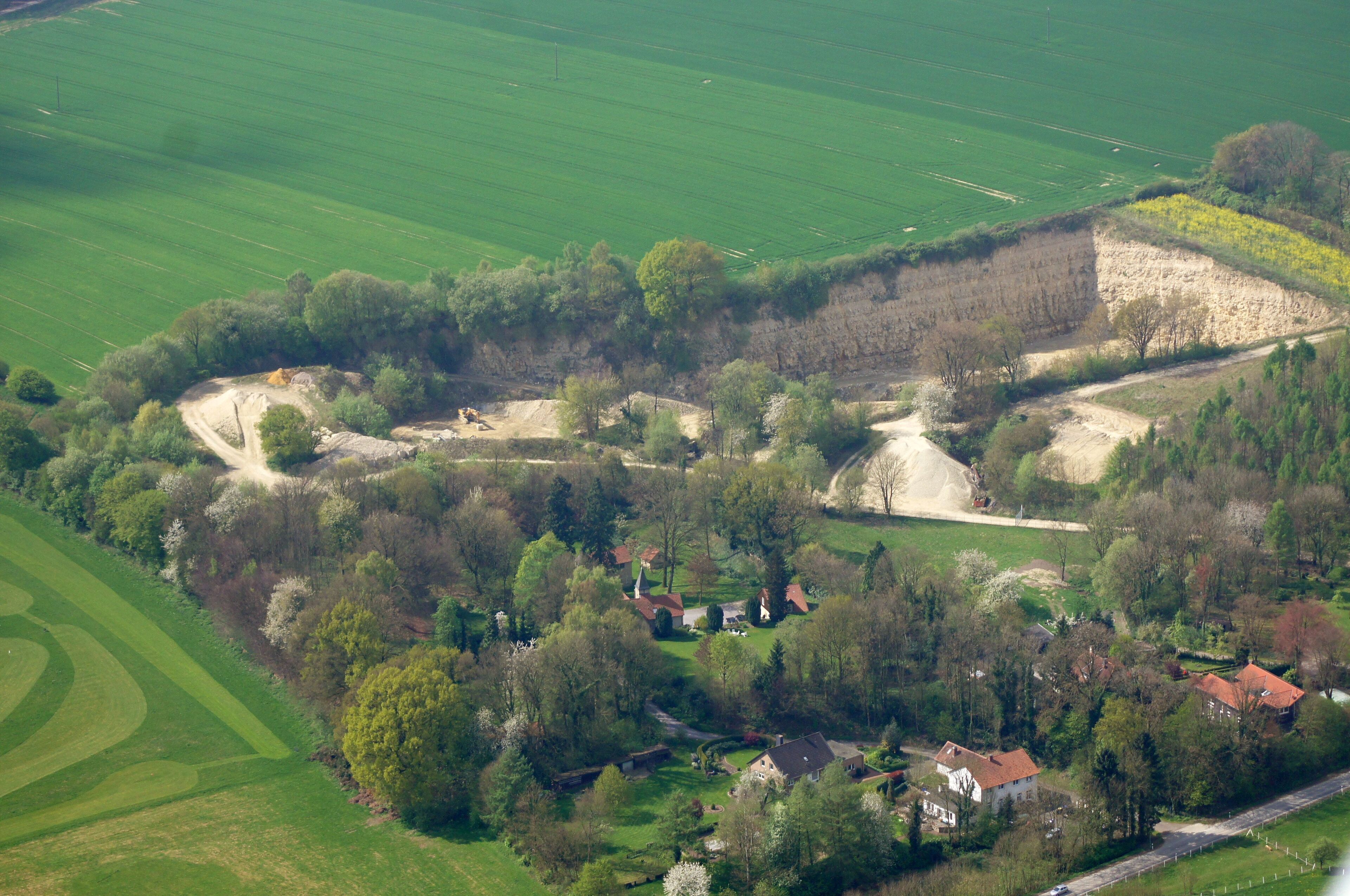 Steinbruch Fark (Nottuln) in den Baumbergen. Die Aufnahme entstand während des Münsterland-Fotoflugs am 12. April 2014. This file was uploaded with Commonist.