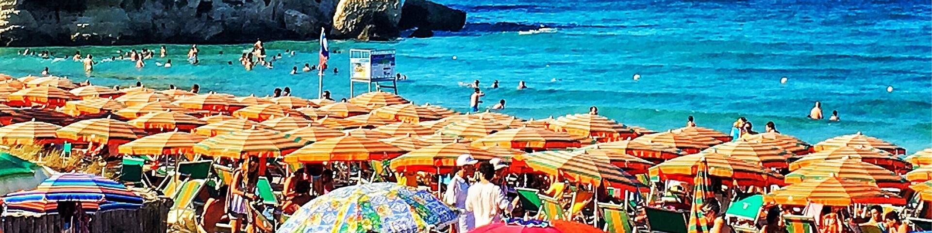 People living in Puglia are lucky enough to have the sea touching two sides of their land. Because of this, when winds from north blow (Vento Maestrale) most of them favorite the western sea (Mar Ionio) looking for a calmer situation. Of course the other way round happens when southern winds blow (Scirocco).
This tower is called Torre dell'Orso and it's one the favorite places for locals to relax on the Adriatic side of Salento