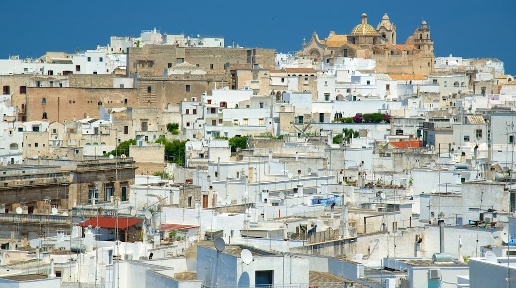 Brindisi showing a city