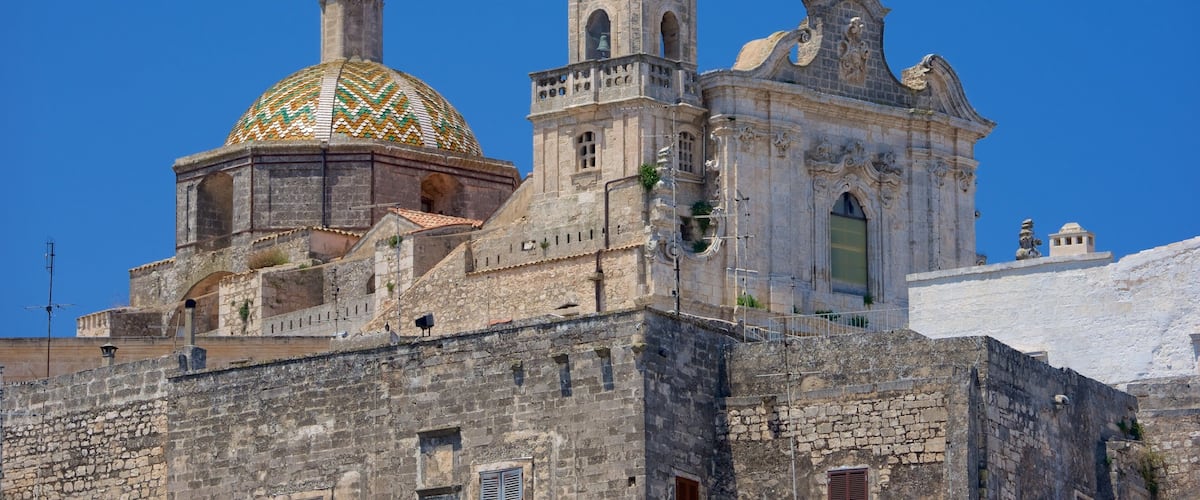 Brindisi which includes heritage architecture