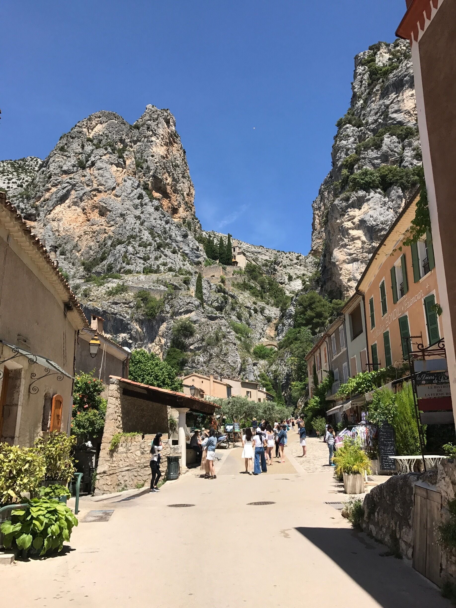 One of the most beautiful villages of Provence. Very close to Gorges du Verdon.