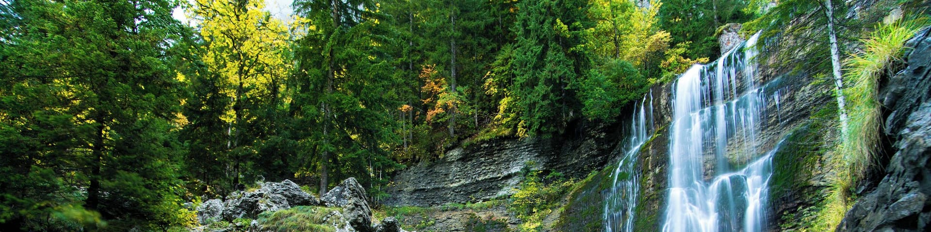 This is a great spot for waterfall photography, there are a couple of really beautiful ones, especially during the fall, with all the beautifully colored trees.
Note that in winter and autumn, the sun never reaches this part of the mountain