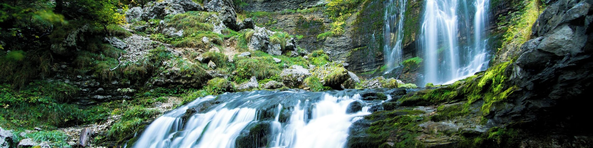 This is a great spot for waterfall photography, there are a couple of really beautiful ones, especially during the fall, with all the beautifully colored trees.
Note that in winter and autumn, the sun never reaches this part of the mountain