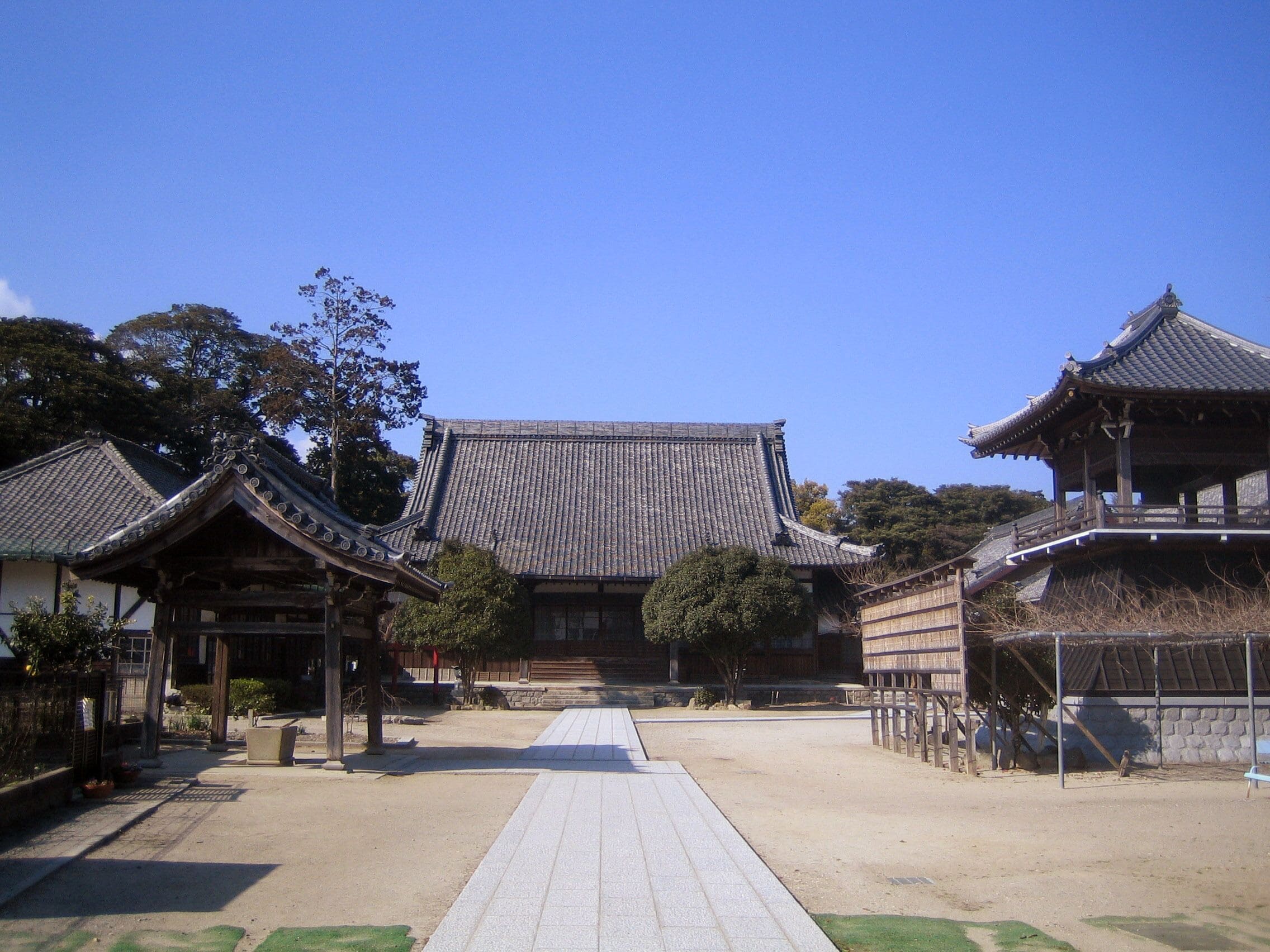 Tozenji (東漸寺 Tōzen-ji), located at 58 Nuidono, Ina, Kozakai, Aichi, Japan