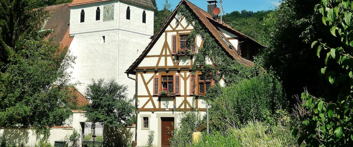 Evangelische Kirche in Lautern: Die ältesten Spuren der Kirche gehen in das achte Jahrhundert zurück.
