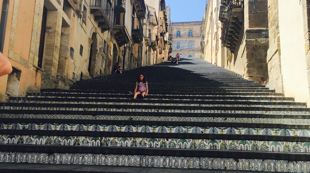 Beautiful little town! Delicious food to be had in garden restaurant to the left of the steps. Buy your Sicilian ceramic treasures right here in this neighborhood and stop for delicious granita on the way up the steps 😎