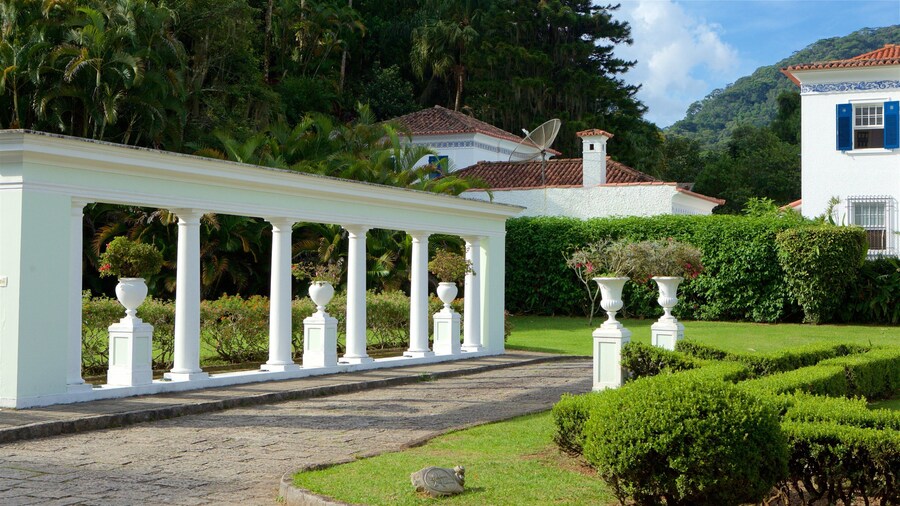 Petrópolis som omfatter en park