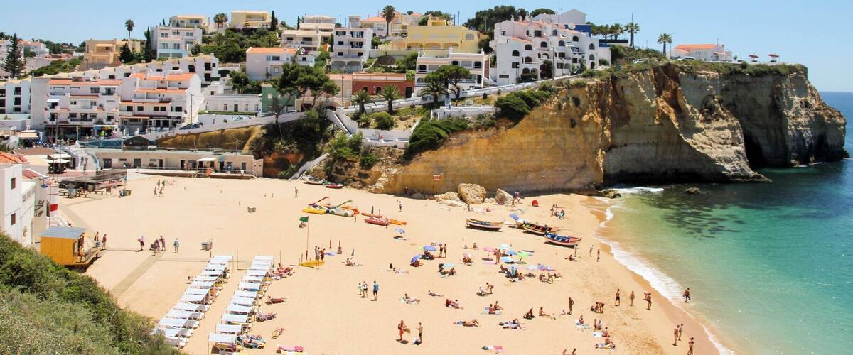 In my opinion Carvoeiro and its surrounding beaches are very much underrated. Loved the 3 days we spent here - I would go back in a heartbeat!
#BeachBound