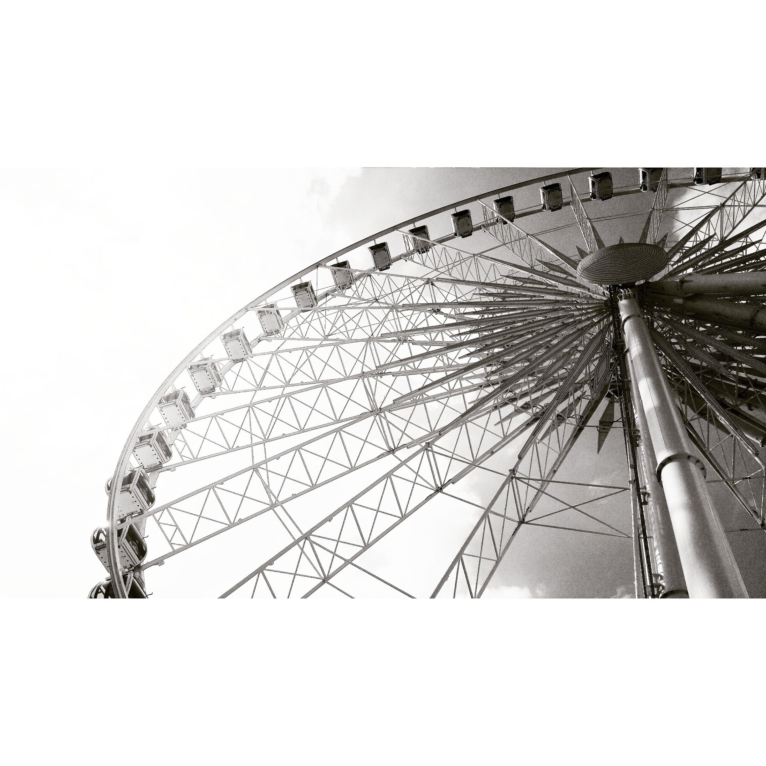 Reaching for the sky. It's the best way to see the falls. #niagara #niagarafalls #ontario #yourstodiscover #fallsview #waterfalls #photographer #photography #travelphotography #travelphotographer #travelgram #travel #sharetravelpics #weekendgetaway
