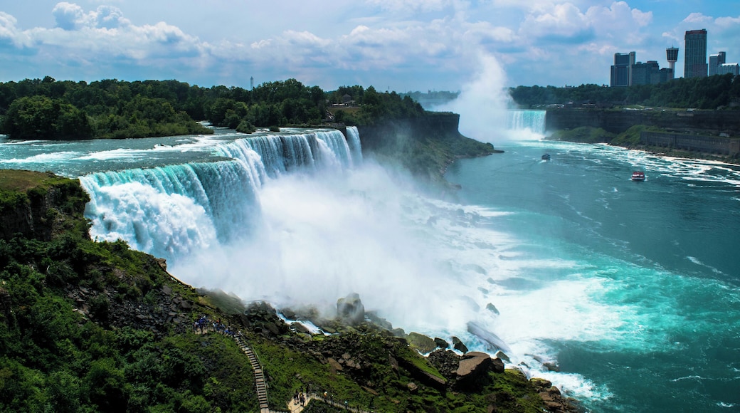 View from observation deck in Niagara Falls, NY. United States is on the left, Canada is on the right.
#NewYork #AmericaTheBeautiful #Waterfall #NiagaraFalls #Colorful