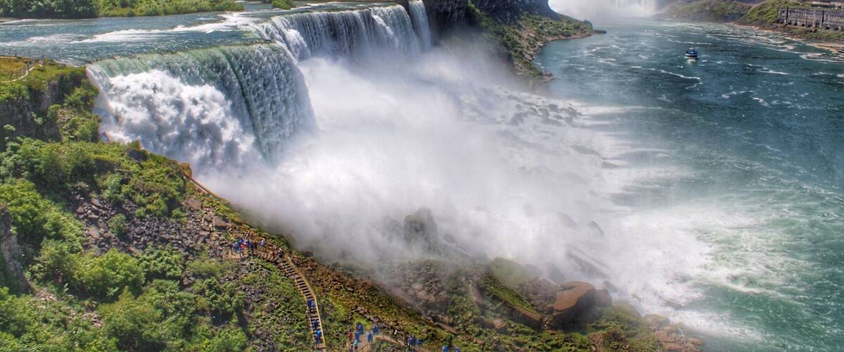 The great Niagara Falls - A trip through the USA brought me to this wonderful place. A beautiful color game of nature with the powerful water.