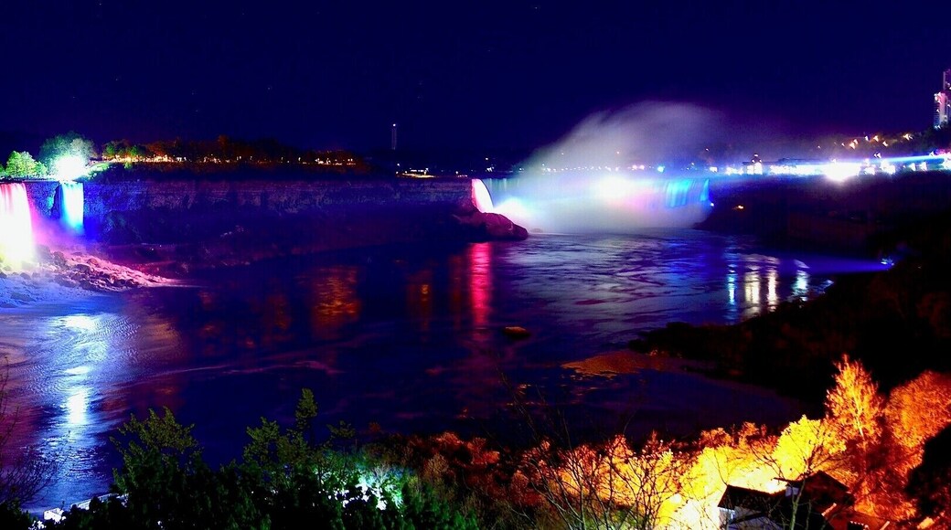 Niagara Falls is the collective name for three waterfalls that straddle the international border between Canada and the United States.
Niagara Falls isn't officially one of the Wonders of the World, but it might as well be. You shall visit this splendour of the natural landscape once in your lifetime!
#Canada #Ontario #NiagaraFalls #waterfall #naturalwonder #illumination #AmericanFalls