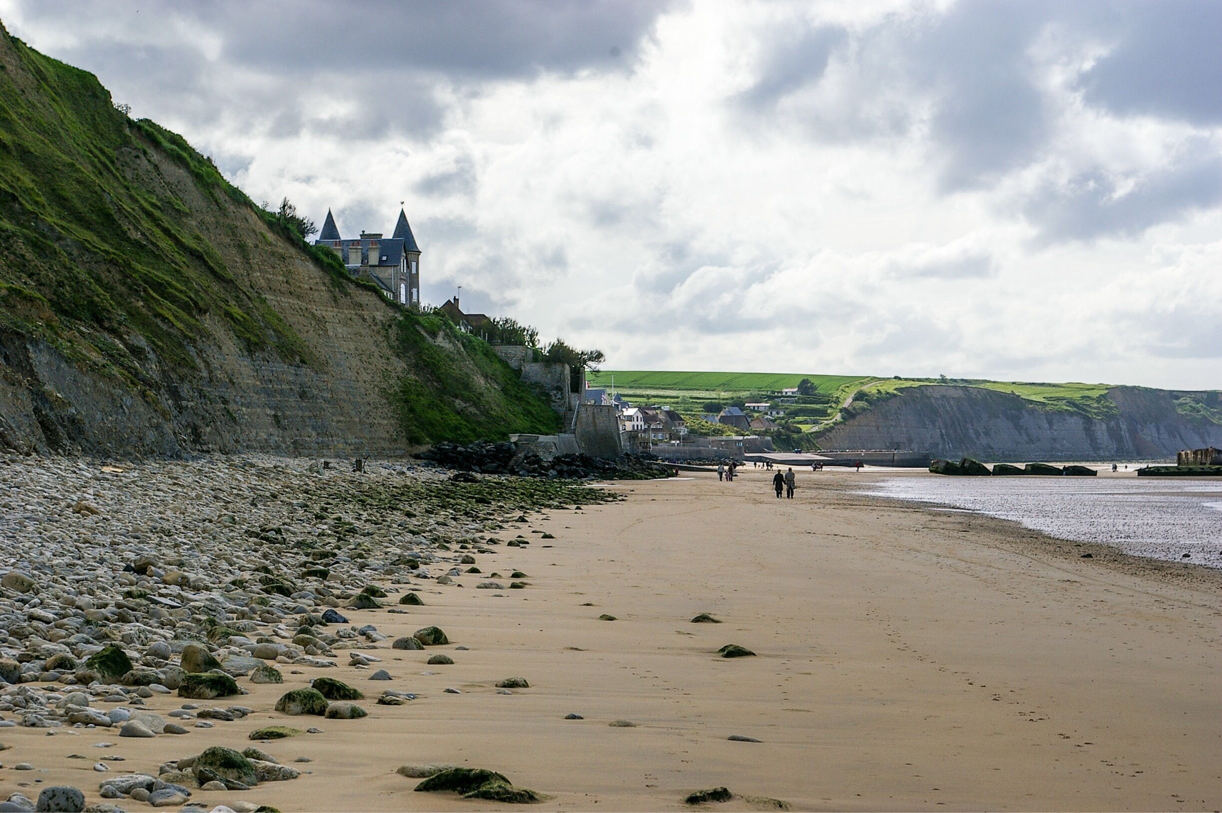 This was the end of the second day of my first proper solo travel adventure, when I decided to walk the length of the D-Day beaches in #Normandy, #France 🇫🇷. I was extremely tired, at this point, as Arromanches-les-Bains came into view.
#LifeAtExpedia
