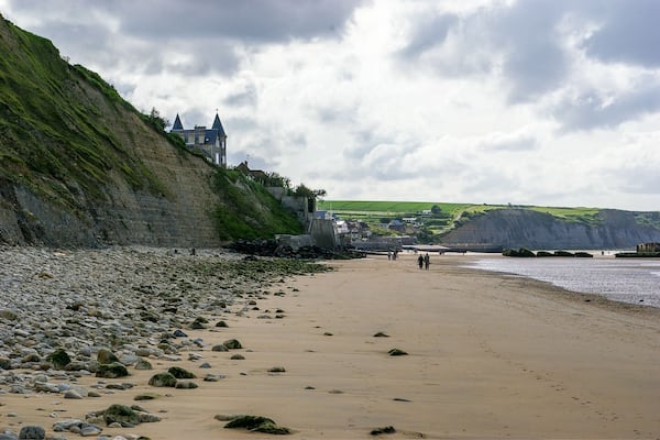 This was the end of the second day of my first proper solo travel adventure, when I decided to walk the length of the D-Day beaches in #Normandy, #France 🇫🇷. I was extremely tired, at this point, as Arromanches-les-Bains came into view.
#LifeAtExpedia