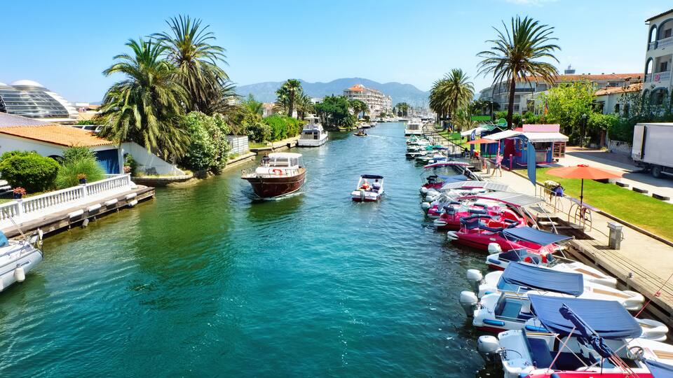 View of canal, one of many in Empuriabrava. Costa Brava, Spain; Shutterstock ID 289863125; purchase_order: SP-1269 HA 2018 Batch 1; Order: ; client: ; other: