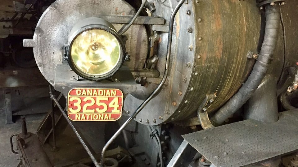 A vintage Canadian National train engine with the number 3254.