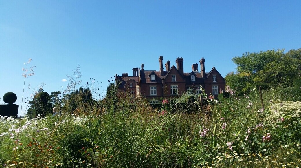 Wonderful 10 acre gardens.